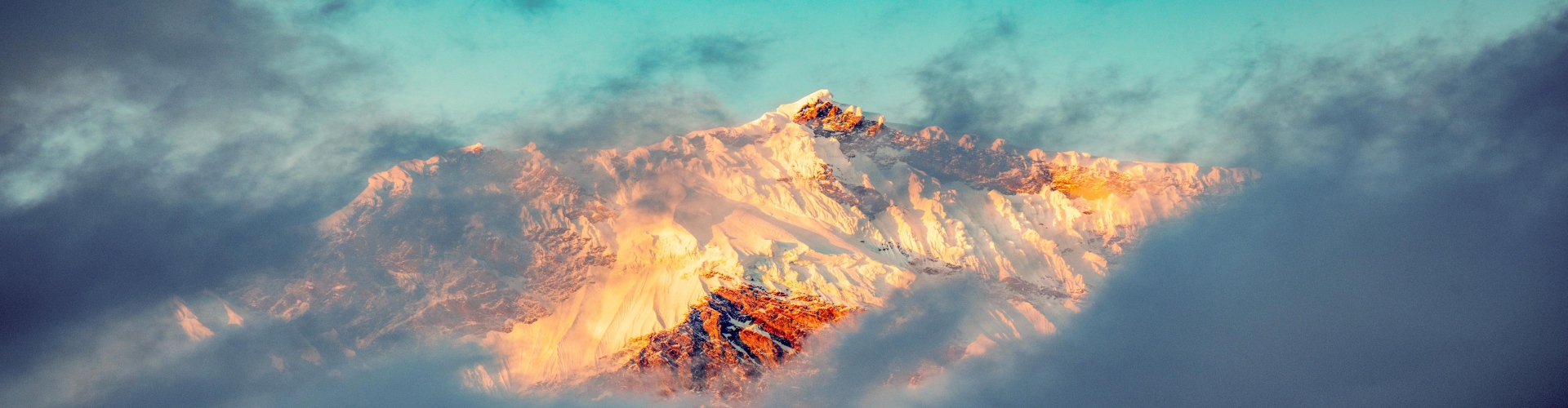 雪域高原，日照金山